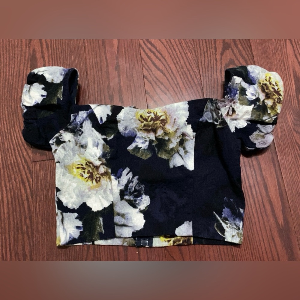 Dynamite Black Floral Crop Top